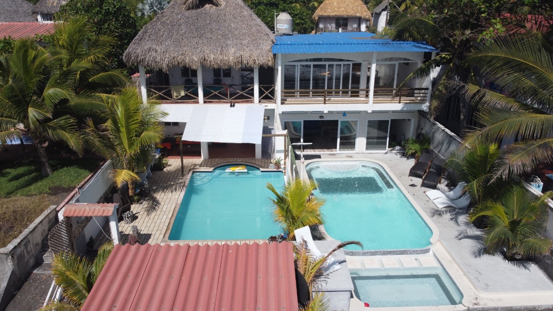 CASA DE PLAYA EN VENTA, EN IZTAPA, CASA SOL Y CASA LUNA