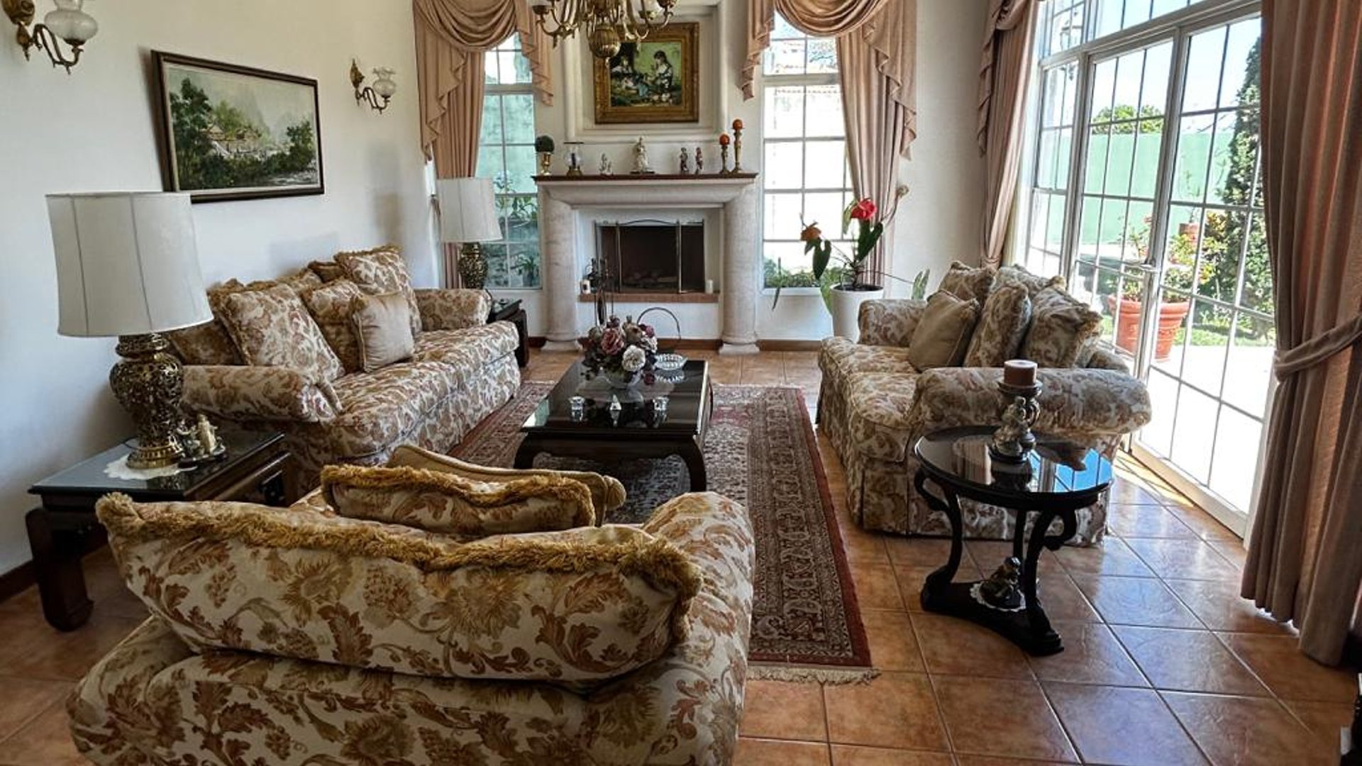 Lujosa Residencia en Venta - Zona 16, Ciudad de Guatemala