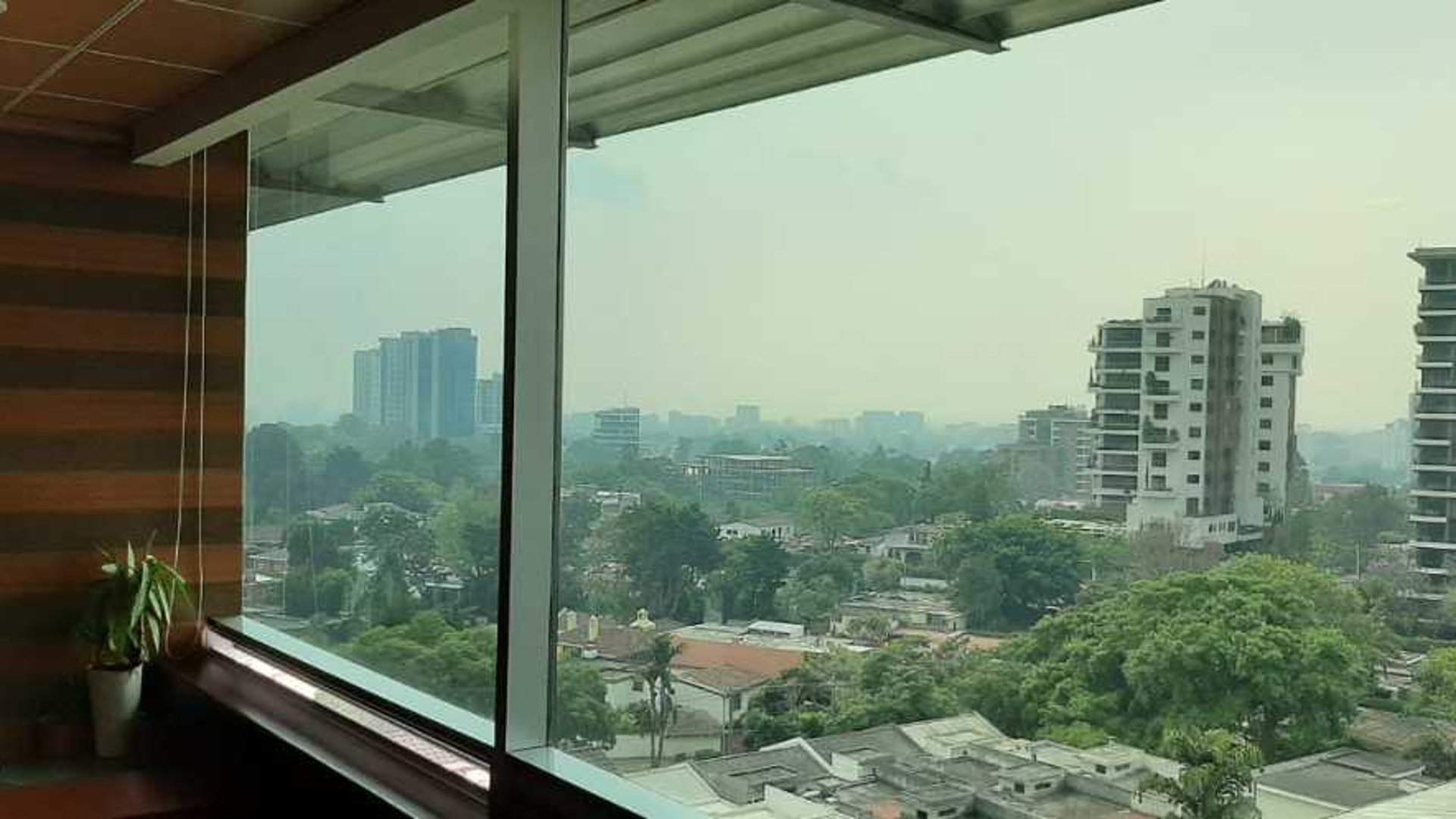 Vendo o Rento amplias oficinas Edif Avante Zona 15 - Miniatura 16