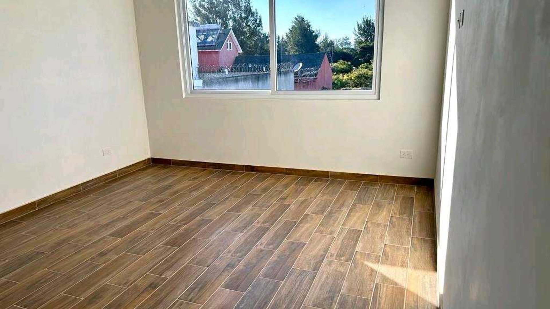 TOWNHOUSE EN ALQUILER???? Hacienda Real, zona 16 - Miniatura 8