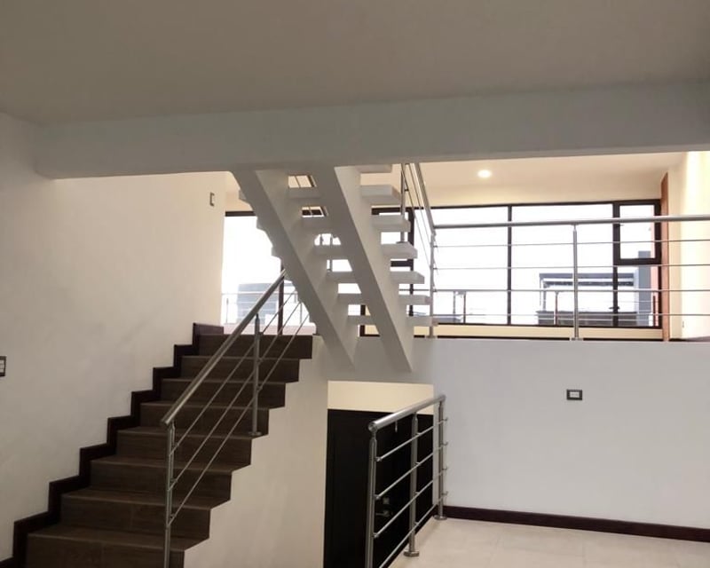 Casa en renta de 4 habitaciones con jardin en zona 16 Ref-5320