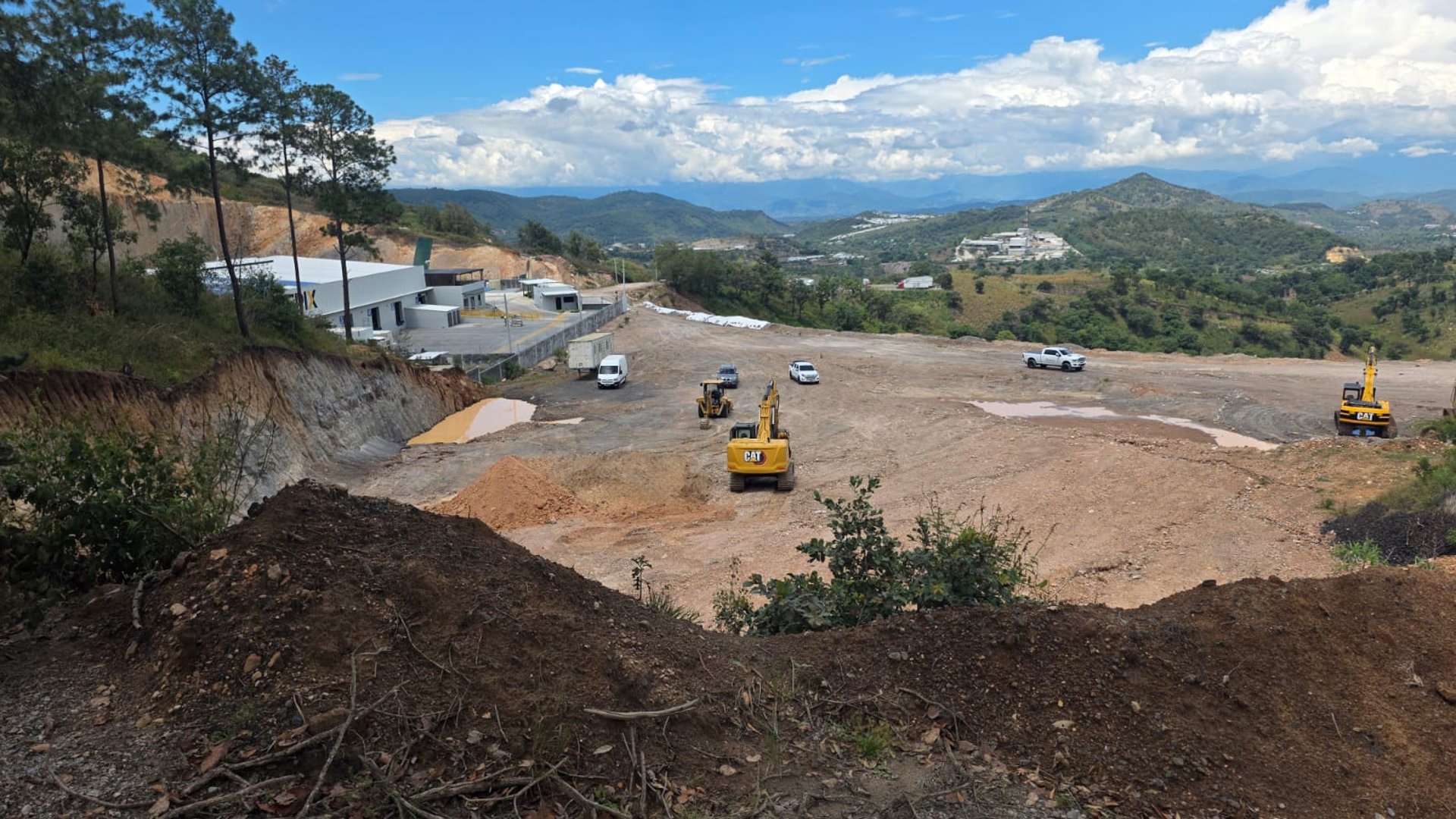VENTA COMPLEJO DE BODEGAS KM 19 CA-9 NORTE - Miniatura 4