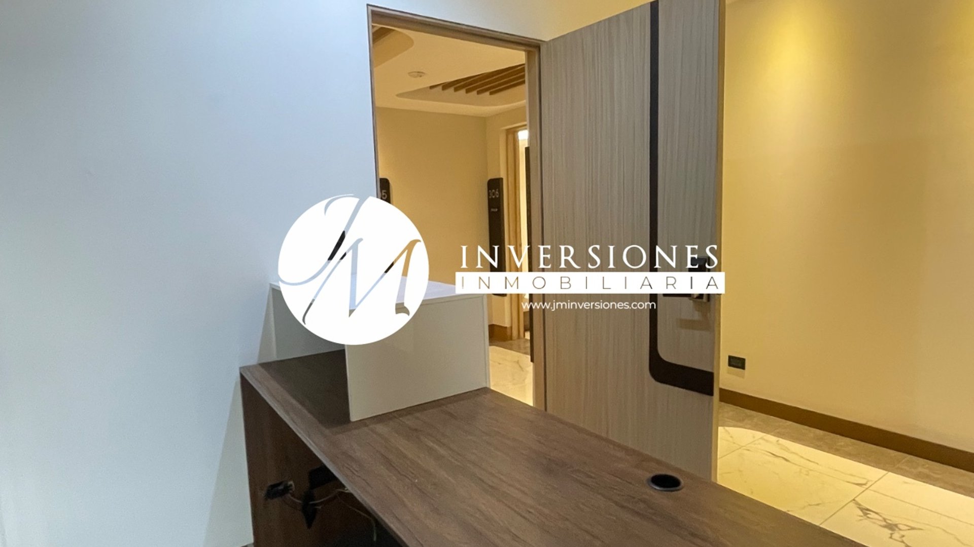 Oficina en renta Zona 10 - Miniatura 4