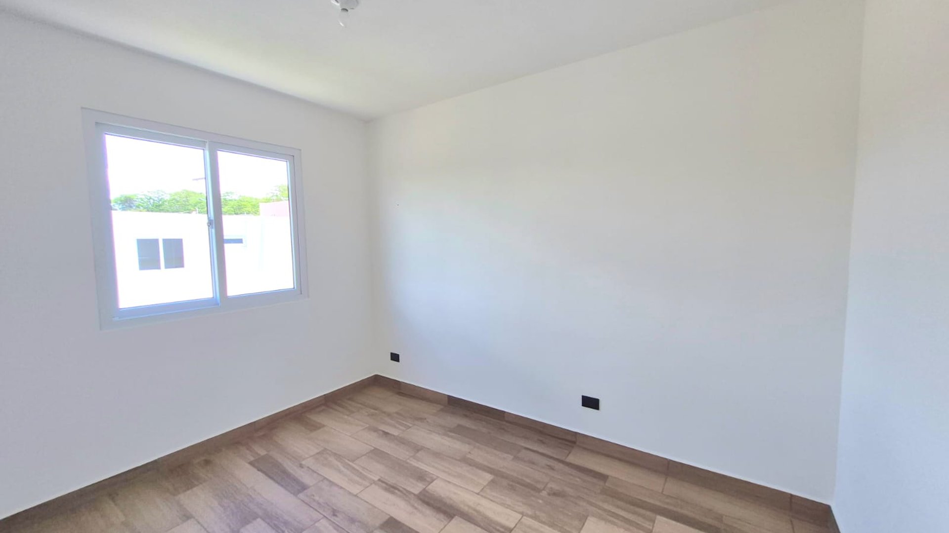 RENTA Casa NUEVA Condominio Santa Elena Km 25.7 Santa Elena Barillas - Miniatura 8