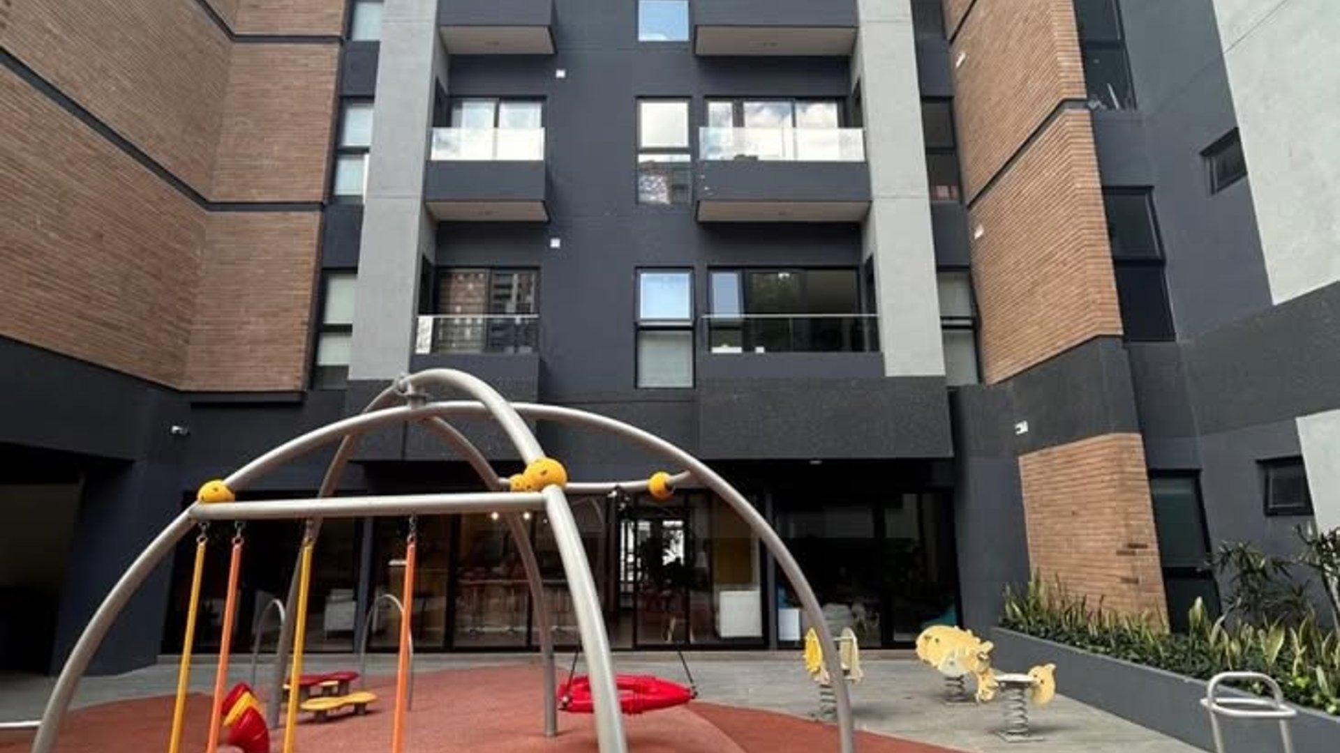APARTAMENTO AMUEBLADO EN EDIFICIO PARQUE 10 ZONA 10 - Miniatura 9
