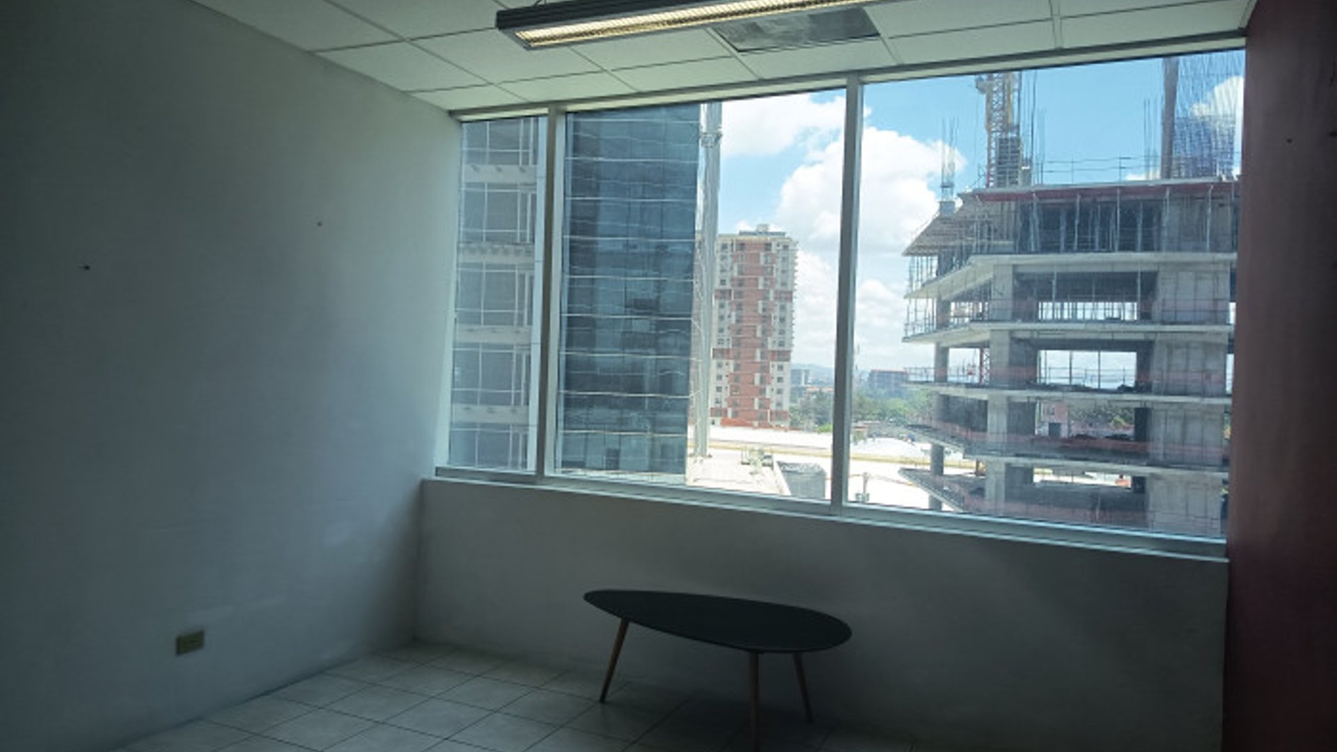 Oficina en Venta y/o renta en Zona 10 Zona Pradera - Miniatura 2