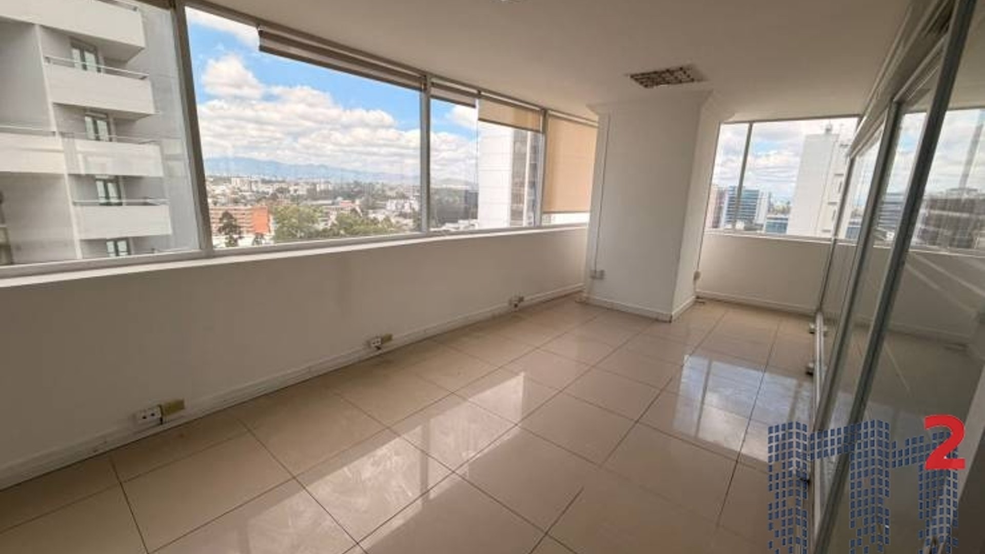 Oficina en Renta, Zona 10 (R10250) - Image 1