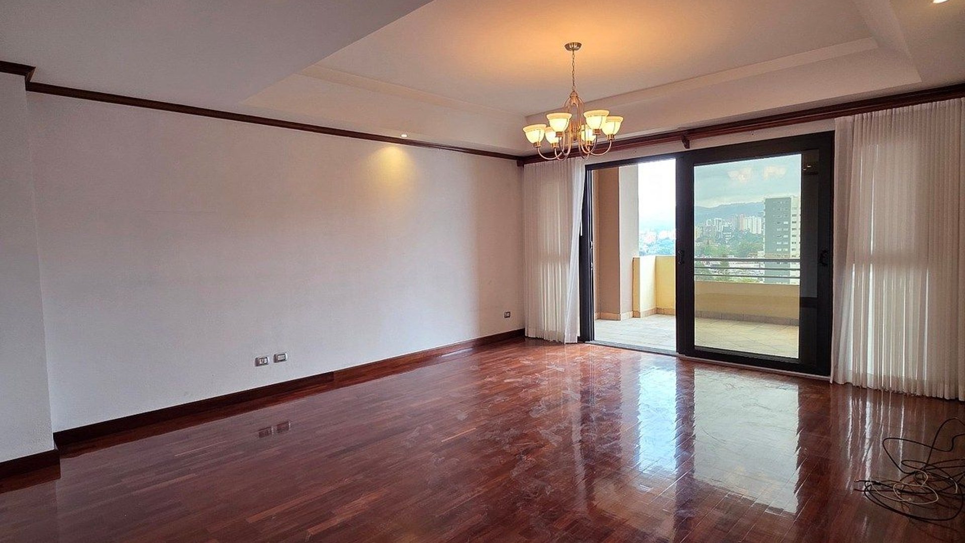 Penthouse en Venta – Zona 10 - Miniatura 5