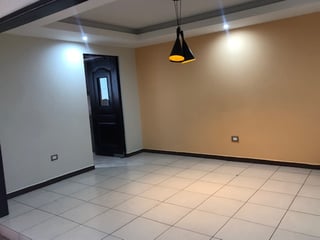 Casa con patio techado en venta de 3 habitaciones en zona 16 Ref-5330 - 5