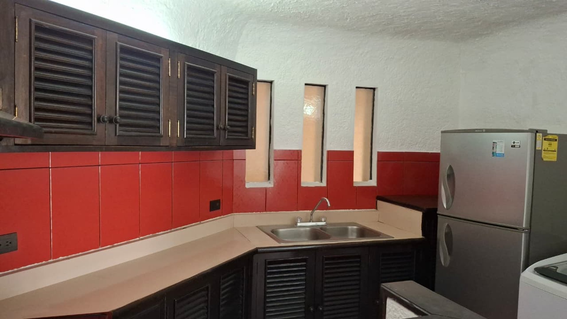 Apartamento semi-amueblado en Renta zona 10 - Miniatura 2