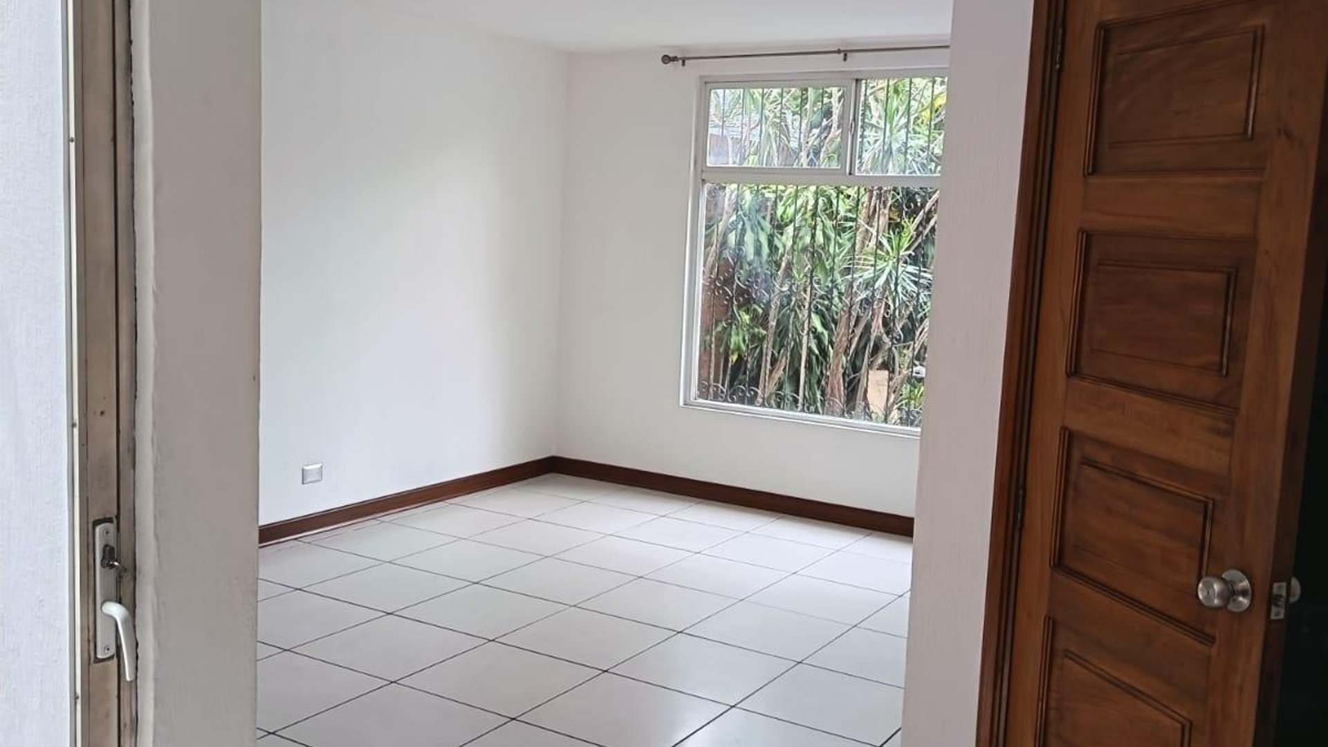 Casa en Renta zona 10 / 20 calle - Miniatura 3