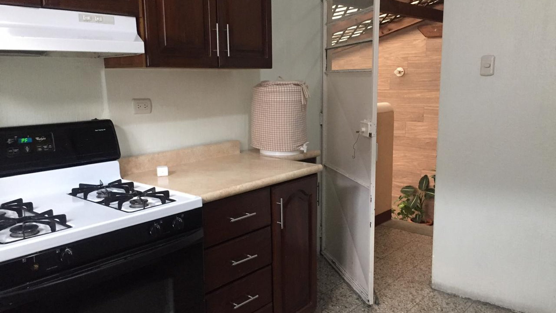 Vendo Linda Casa en Condominio Quebradas De Las Rosas, Zona 12 - Miniatura 9