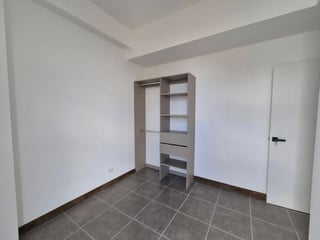 📍 APARTAMENTO EN ALQUILER – EDIFICIO QUINCE ESQUINA | ZONA 15, VHI - 4