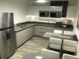 Oficina tipo co-working amueblada en zona 16 - 3