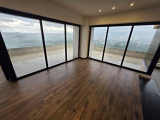 Venta de Penthouse de 4 habitaciones en zona 10 Ref-5053 - Image 9