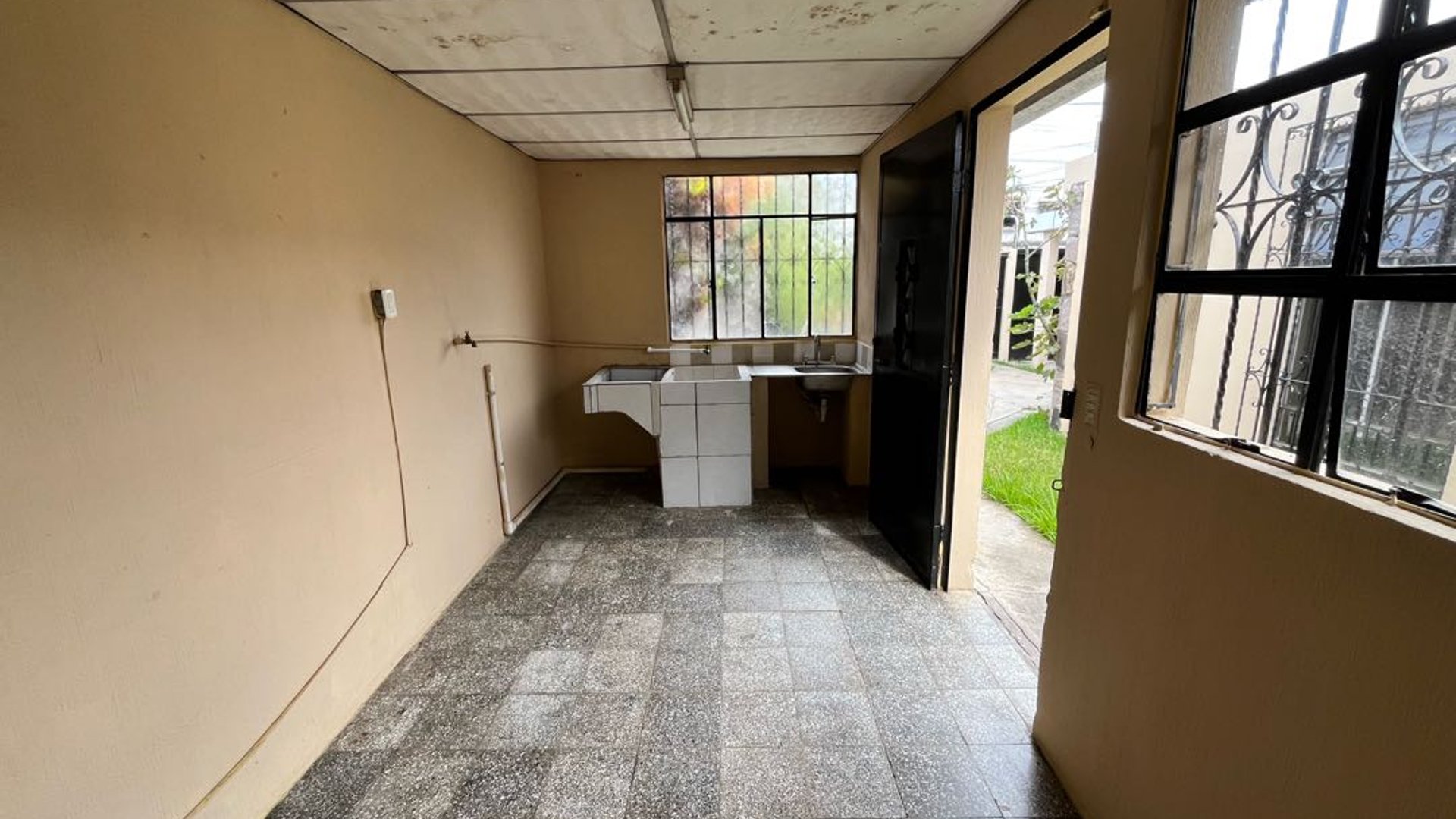 Casa en Venta, Loma Linda, Zona 11 - Miniatura 3