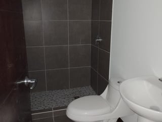 LINDO APARTAMENTO EN RENTA ZONA 12 - 4