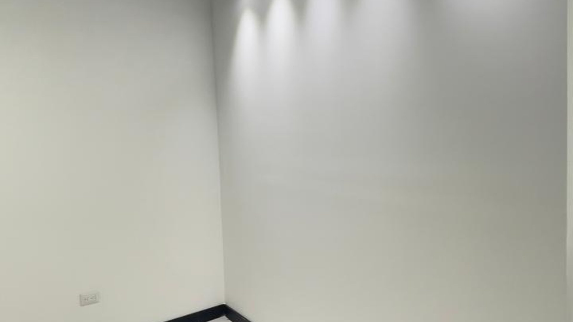Oficina Moderna en Renta | Zona 10, Ciudad de Guatemala - Miniatura 5
