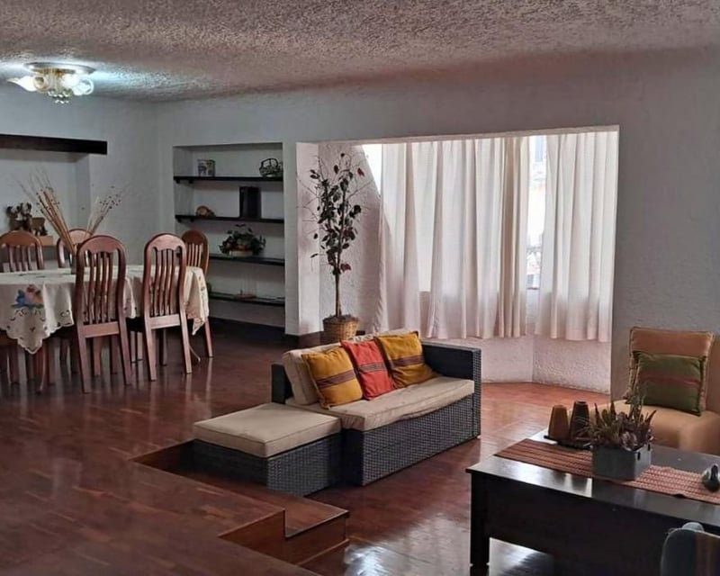 Apartamento con habitacion de servicio 3 habitaciones zona 10 Ref-5830