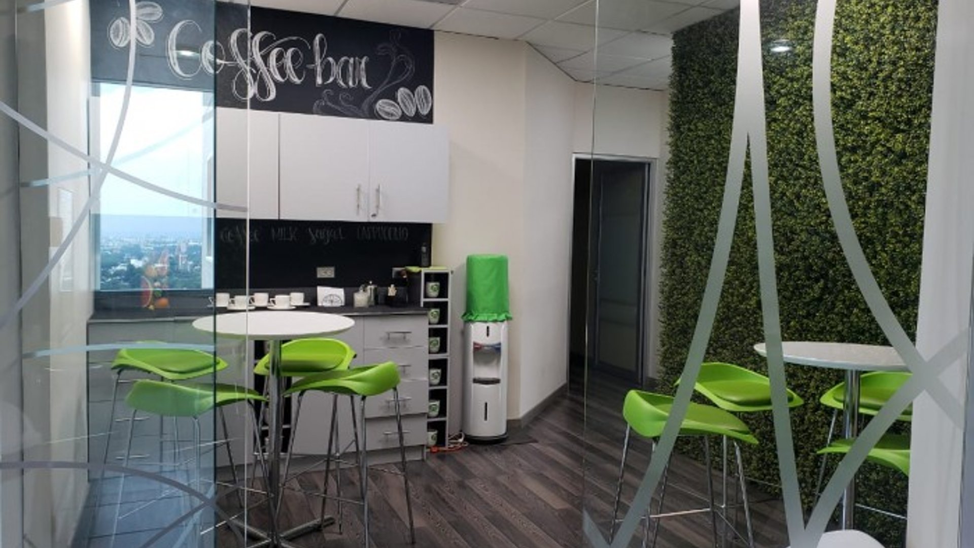 Oficina tipo Coworking en Zona Pradera Zona 10 en renta