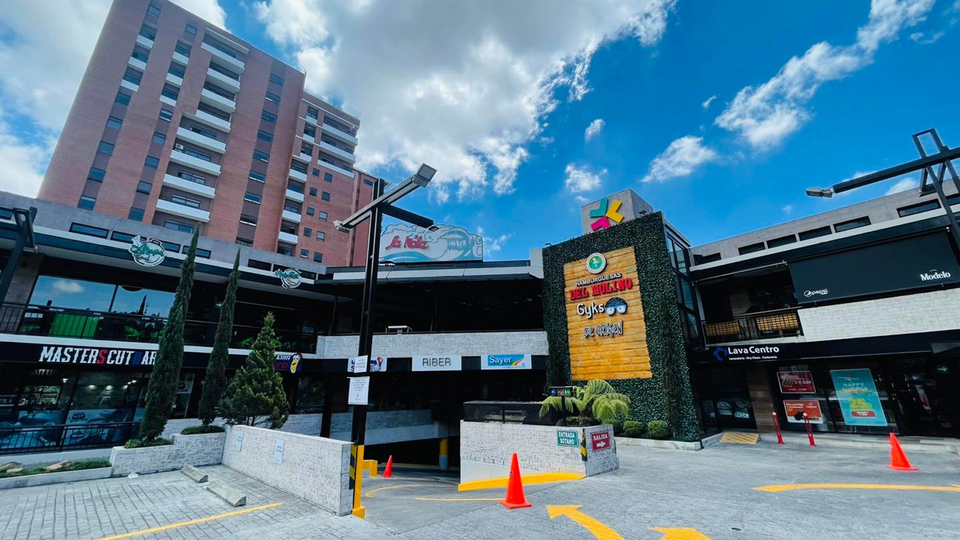 ALQUILER DE LOCAL COMERCIAL 45MT2 - CONVENIA PLAZA, ZONA 10  - Image 1