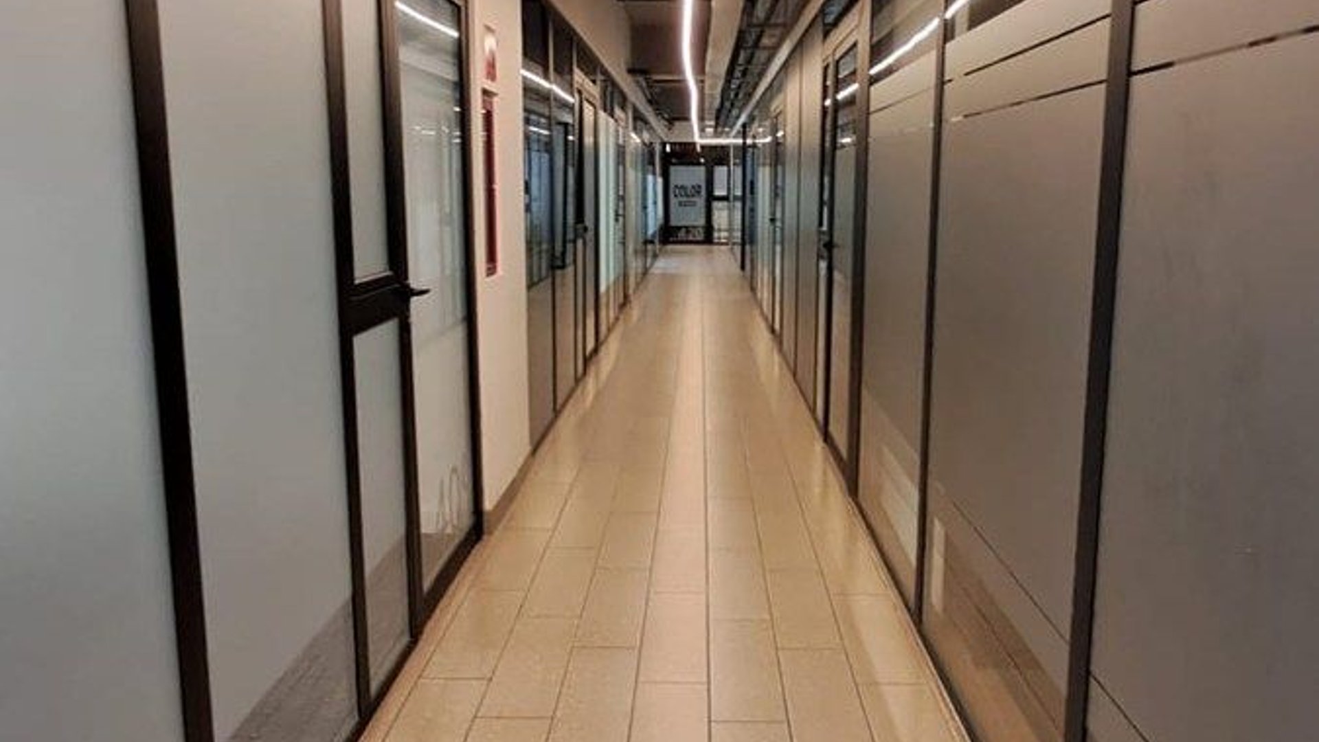 OFICINA EN VENTA O RENTA – EDIFICIO GRANAT, ZONA 4 - Miniatura 10