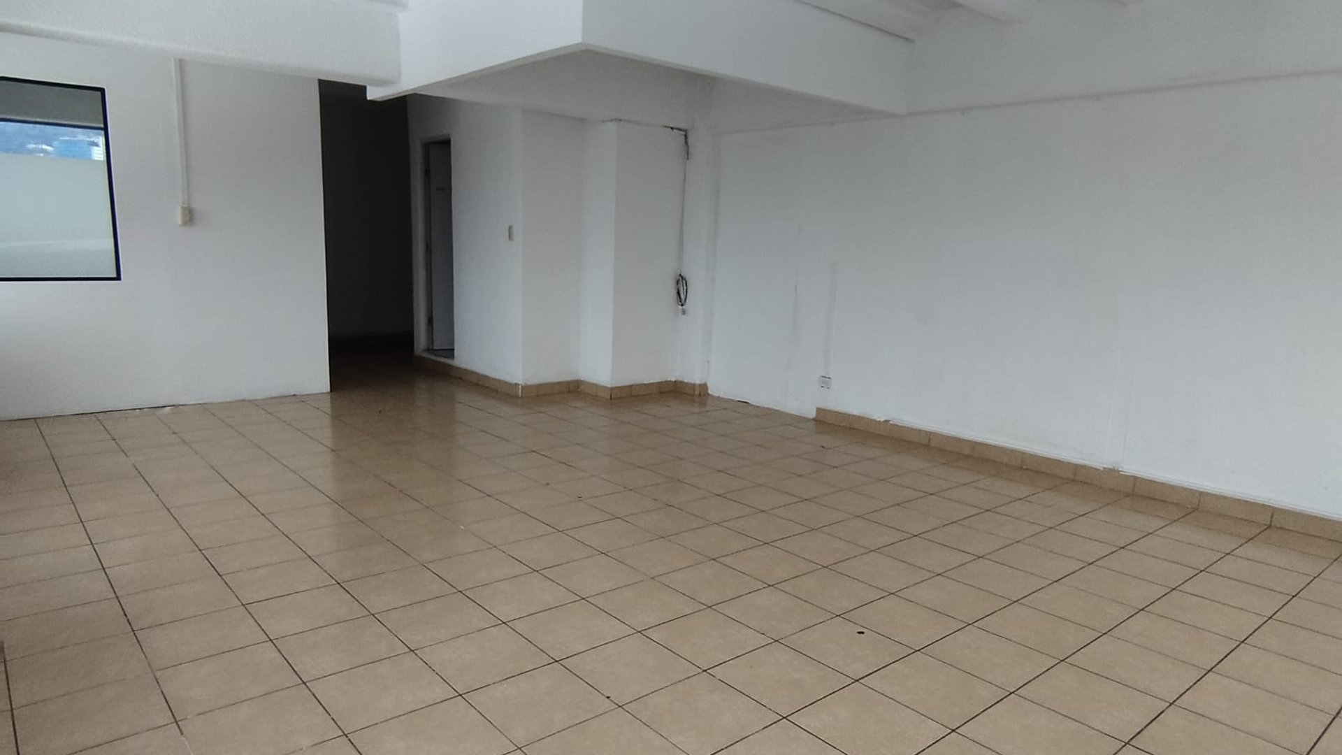 VENTA DE OFICINA EN PLAZA BURÓ | 20 CALLE, ZONA 10 - Miniatura 4