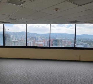 Alquilo Penthouse oficina en Edificio Murano Center, zona 10