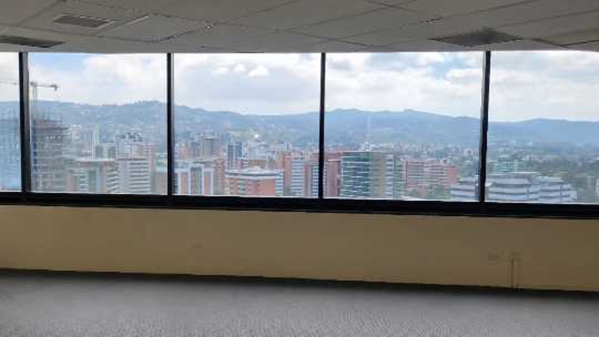 Alquilo Penthouse oficina en Edificio Murano Center, zona 10
