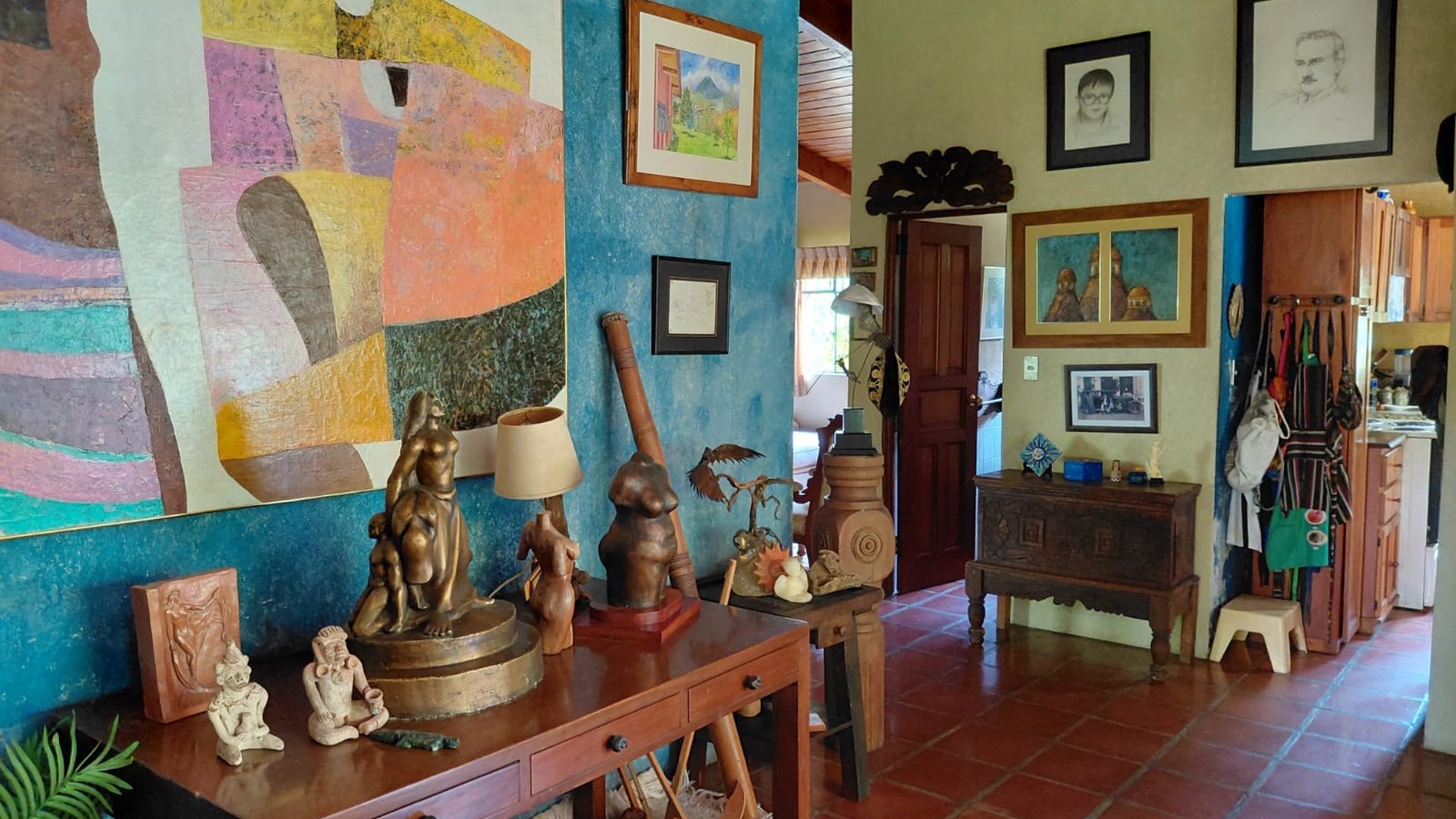 AMPLIA Y ACOGEDORA CASA EN VENTA CON BELLO JARDÍN - Miniatura 14