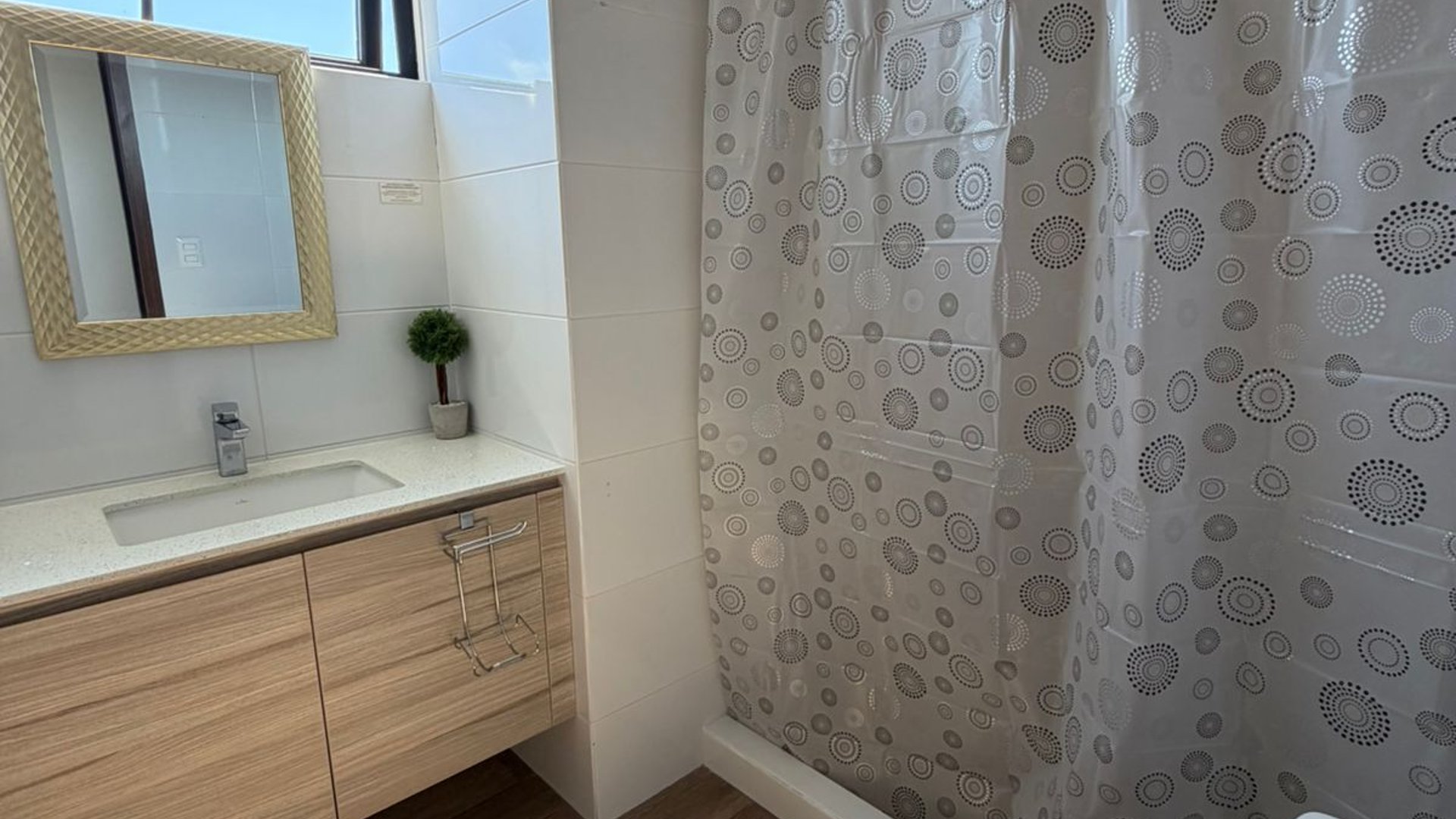 Apartamento amueblado en renta en zona 13 / Inara - Miniatura 5