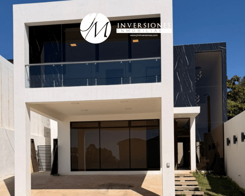 Casa En Venta Con 5 Dormitorios En Santa Elena Barillas