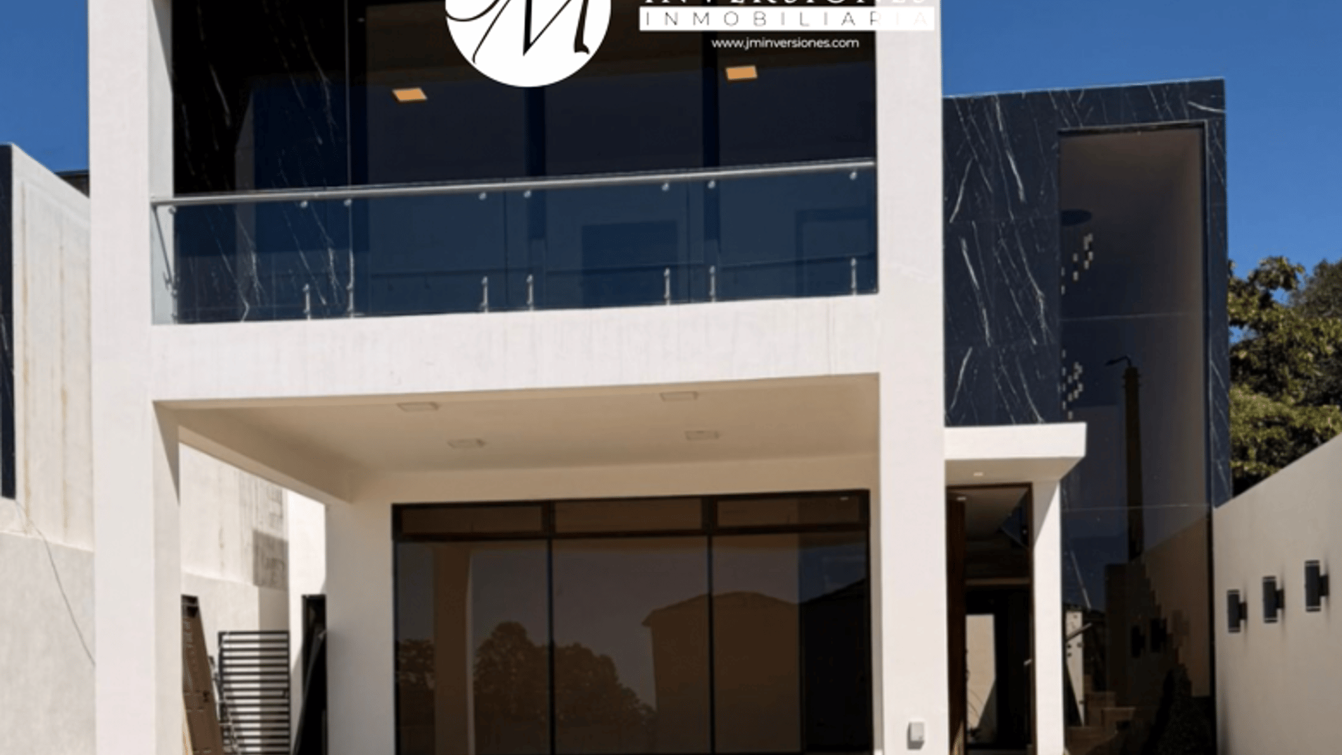 Casa En Venta Con 5 Dormitorios En Santa Elena Barillas