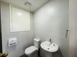 ALQUILER DE OFICINA 96.45MT2 - CENTRO EMPRESARIAL, ZONA 10 - 4