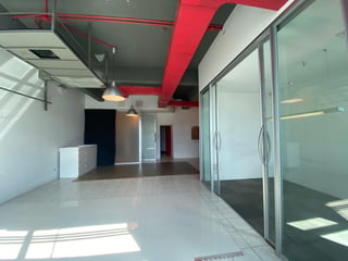 Oficina en nivel alto en alquiler o venta Zona Pradera zona 10 - 5