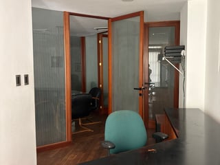 Oficina zona 10 - 4