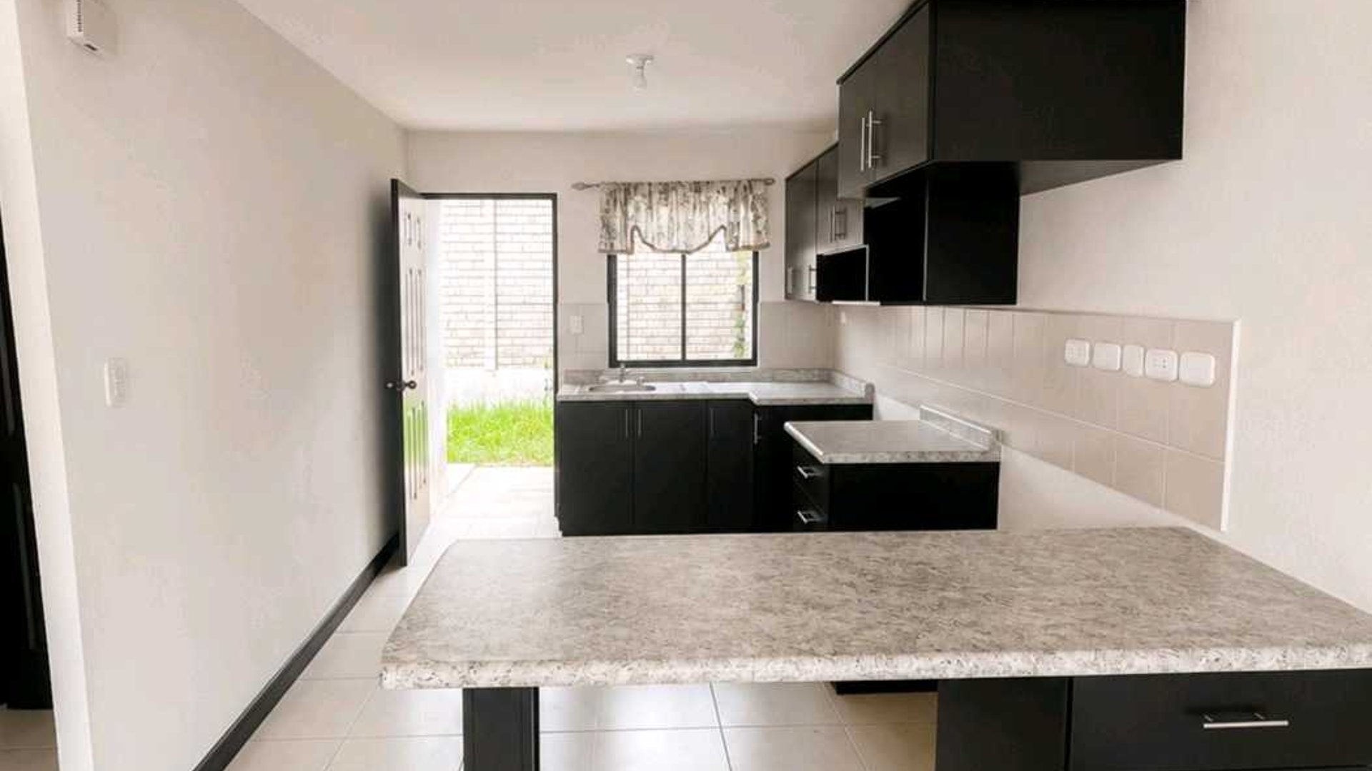 CASA EN VENTA / ALQUILER ???? Condominio La Foret de Arrazola, Fraijanes - Miniatura 3