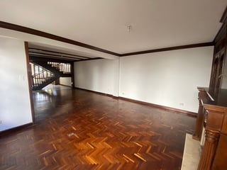 Casa en Venta – Sector La Villa, Zona 14 - Image 1