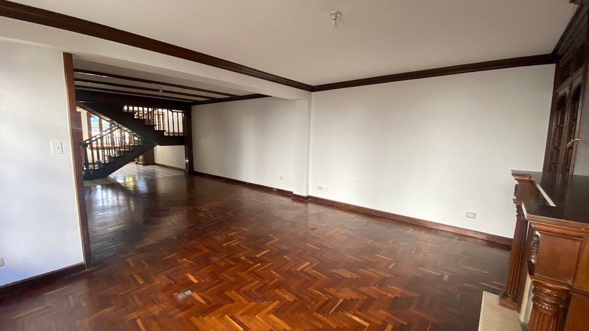 Casa en Venta – Sector La Villa, Zona 14