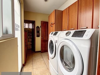 CAÑADAS DE ELGIN/ Casa Amueblada en Venta, zona 13 - Image 29