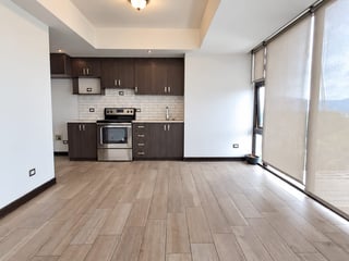 📍 APARTAMENTO EN RENTA – 1 HABITACIÓN | EDIFICIO TRES 15 | ZONA 13 - 4