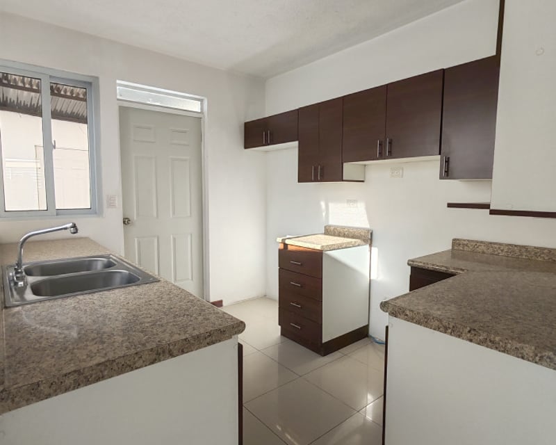 Casa en Venta Hacienda Real zona 16 Para inversión