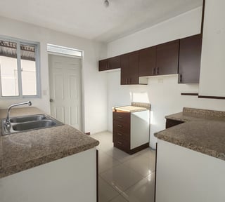 Casa en Venta Hacienda Real zona 16 Para inversión