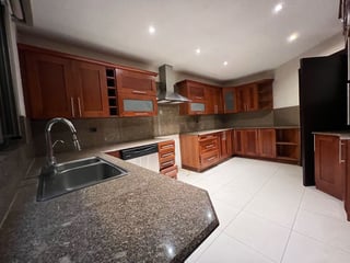 Venta de hermosa casa en Condominio – Colonia El Prado, Zona 10 - Image 22