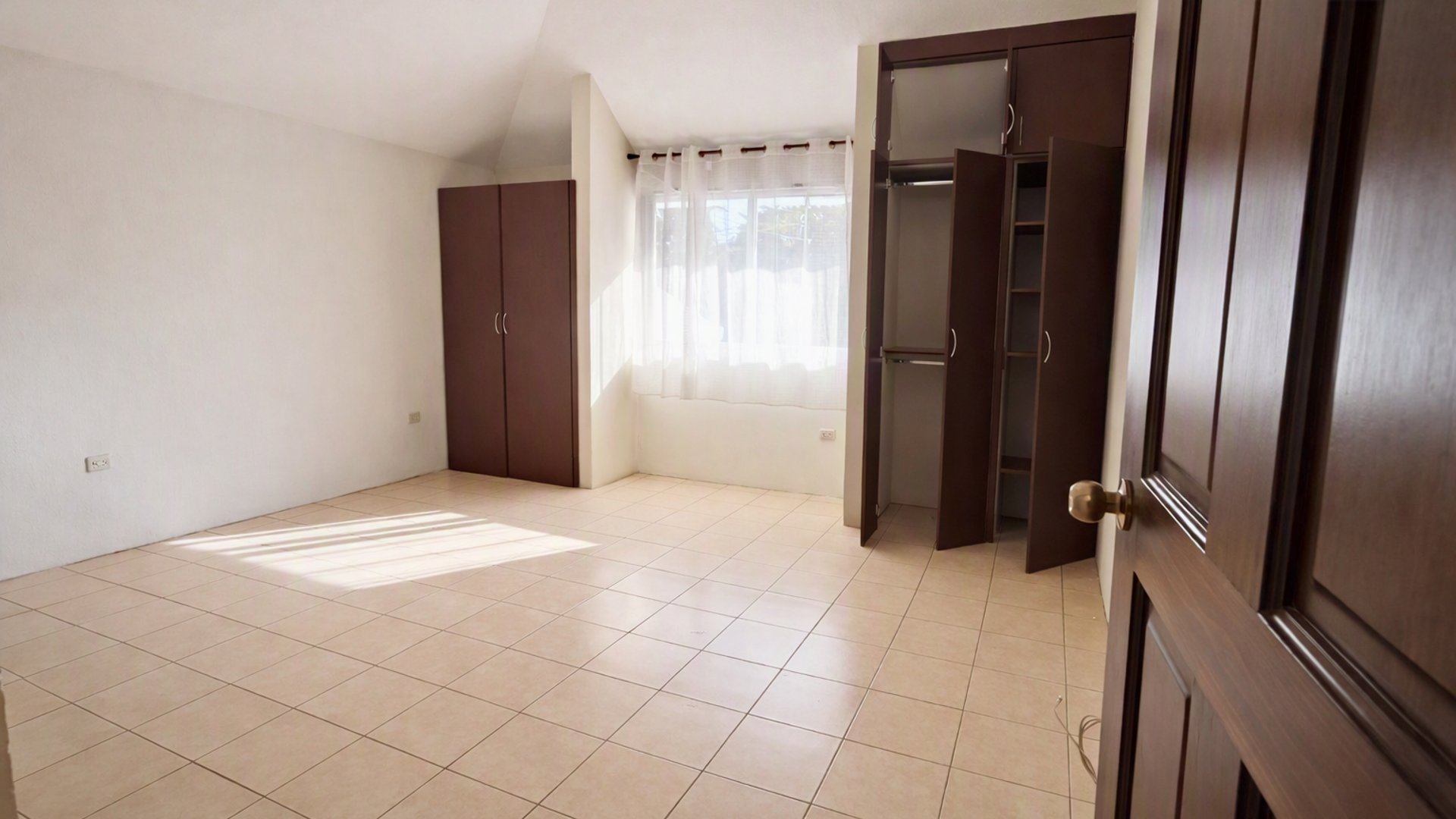 Hermosa Casa en retna en zona 16 - Jardines de San Isidro Ref-6097