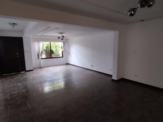 📍 CASA EN RENTA Y VENTA – CUMBRES DE LA ARBOLEDA | KM 21.5 CAES - Image 4