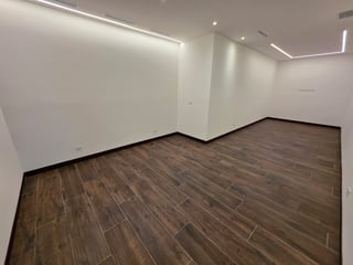 Venta de Penthouse de 4 habitaciones en zona 10 Ref-5053 - Image 17