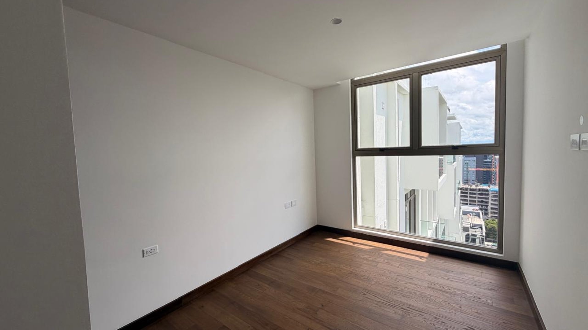 Apartamento en Alquiler Edificio Atarah, zona 10 N20 - Miniatura 5