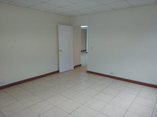 Renta de oficina en edificio Valsari Zona 10 - Image 2