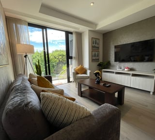 Renta de apartamento amueblado de 3 habitaciones zona 10  Ref-4874